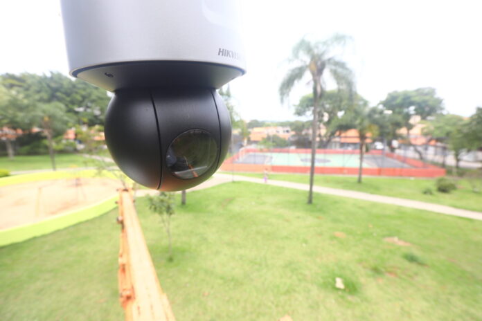 Homem procurado por estupro e tráfico de drogas é preso em São José