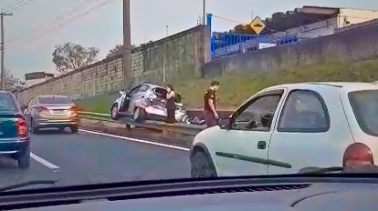 Acidente com carros e moto causa lentidão na Anhanguera, em Campinas