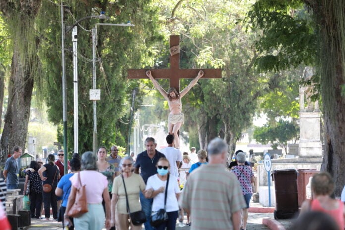 Cemitério de São José se preparam para receber 50 mil pessoas no Dia de Finados; veja os horários de funcionamento Cemitério de São José se preparam para receber 50 mil pessoas no Dia de Finados; veja os horários de funcionamento