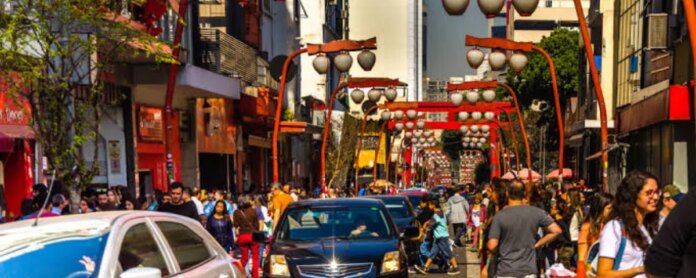 Liberdade, no Centro de SP, é eleito um dos 25 melhores bairros turísticos do mundo