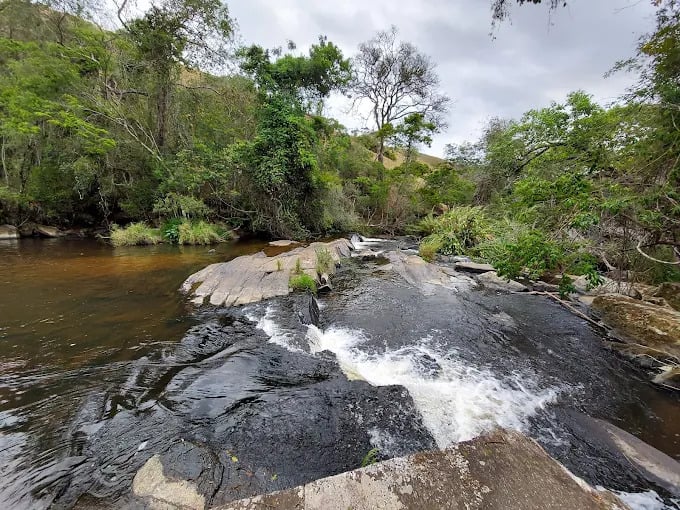 Homem desaparece após se afogar em cachoeira em Cunha Homem desaparece após se afogar em cachoeira em Cunha