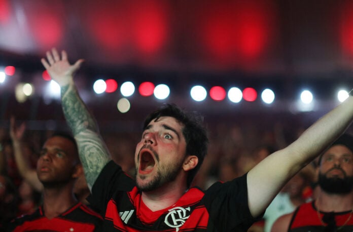 Torcedor do Flamengo comemora título da Libertadores | REUTERS/Pilar Olivares Torcedor do Flamengo comemora título da Libertadores | REUTERS/Pilar Olivares