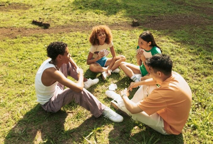 Novo estudo sobre estilo de vida, mostra que crianças e adolescentes de 12 a 15 anos, tem passado cada vez menos tempo nas redes sociais