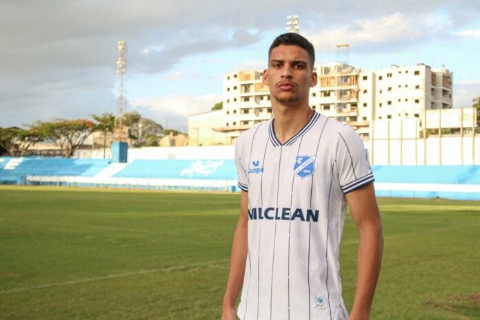 Taubaté anuncia zagueiro André Klaus para a disputa da Série A2 do Paulistão