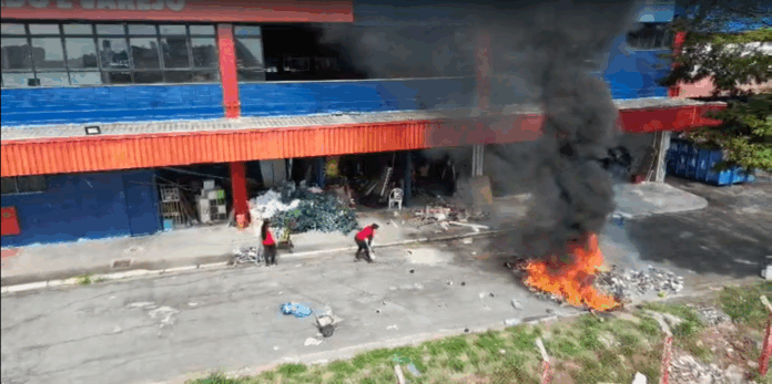 Funcionários de grande loja em São José dos Campos são flagrados queimando lixo