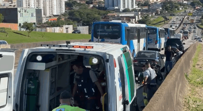 Motociclista sofre fratura exposta em acidente na Santos Dumont, em Campinas Motociclista sofre fratura exposta em acidente na Santos Dumont, em Campinas