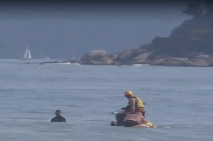 Banhista em situação de risco é resgatado por guarda-vidas em Ubatuba
