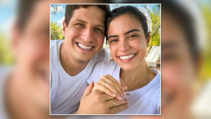 João Campos e Tabata Amaral mostram as alianças de noivado | Reprodução Instagram João Campos e Tabata Amaral mostram as alianças de noivado | Reprodução Instagram