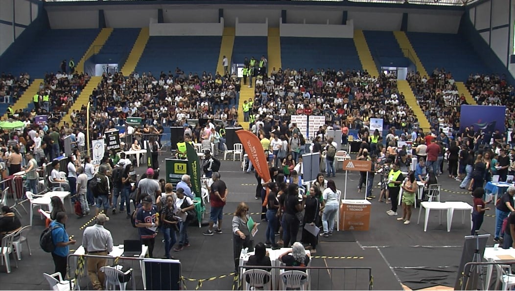 Guarujá Bombando! Mutirão de Empregos OFERECEU +1.000 Vagas - Veja Como Conseguir a Sua!