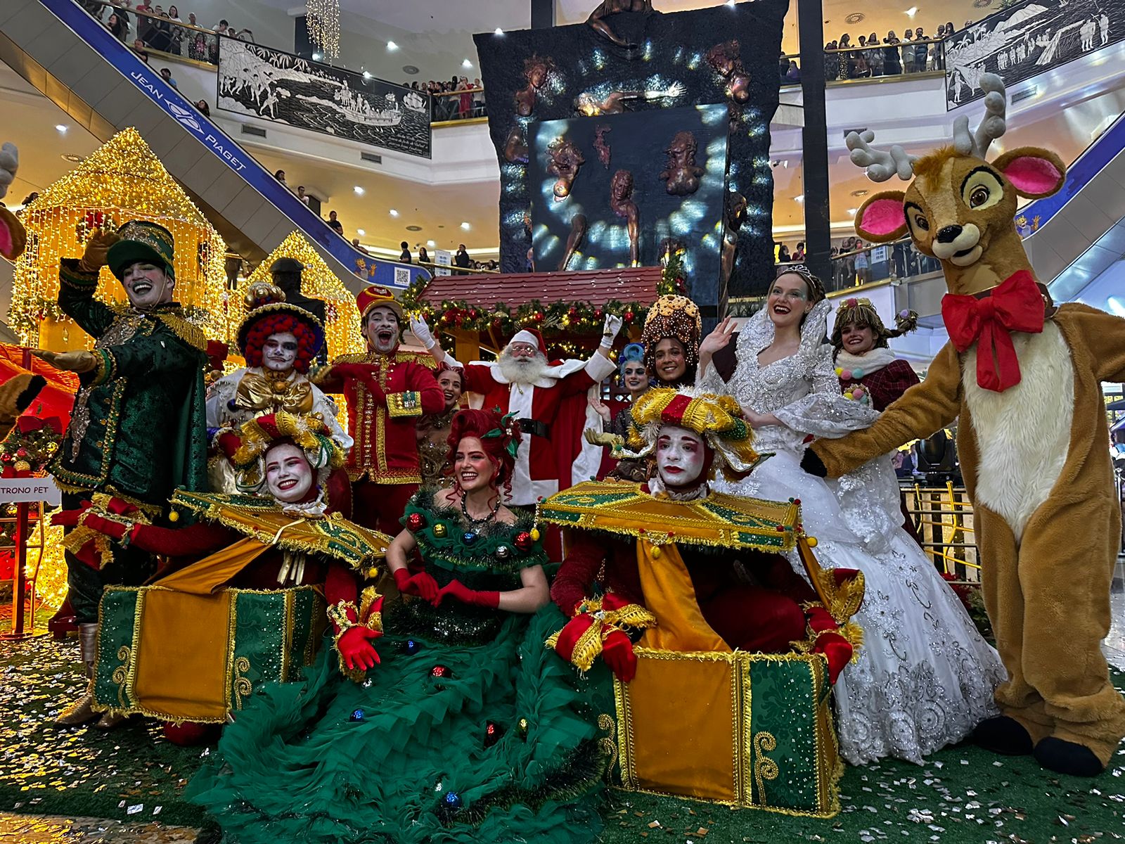 Papai Noel Chega aos Shoppings da Região: Natal Começa com Festas e Magia!