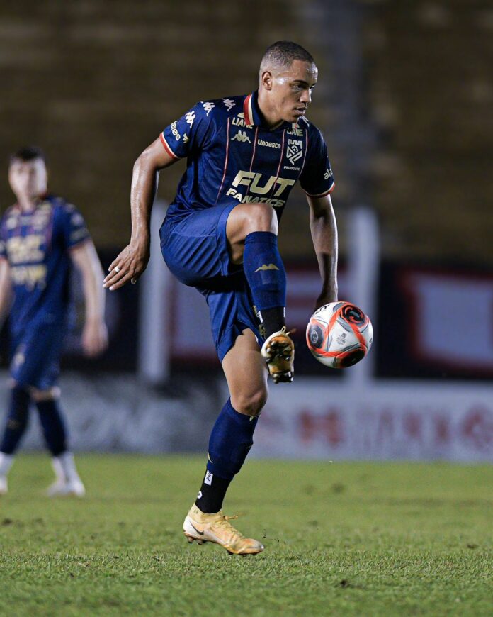 Taubaté anuncia lateral Mika como novo reforço para a Série A2 do Paulista