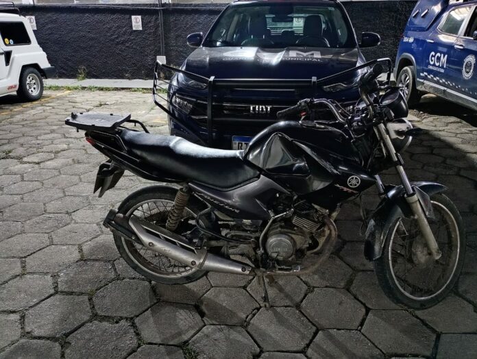 GCM de Caraguatatuba recupera motocicleta furtada em São Sebastião