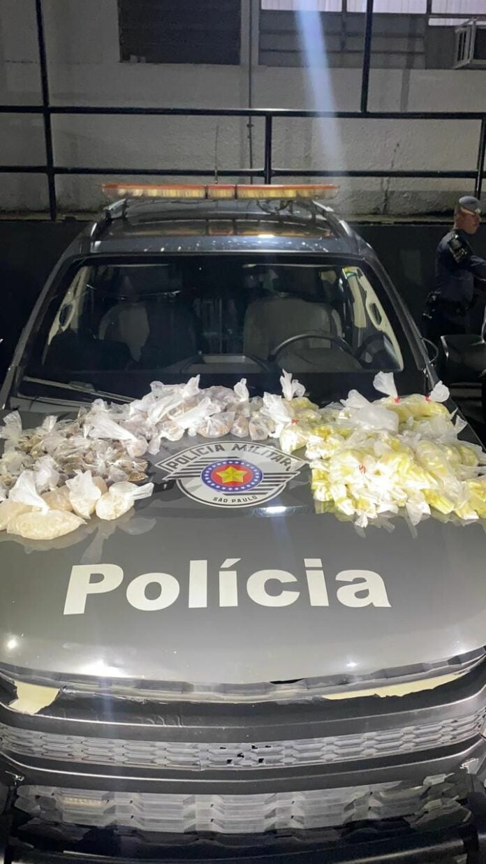 BAEP prende trio com mais de 2,9 mil porções de drogas em São José