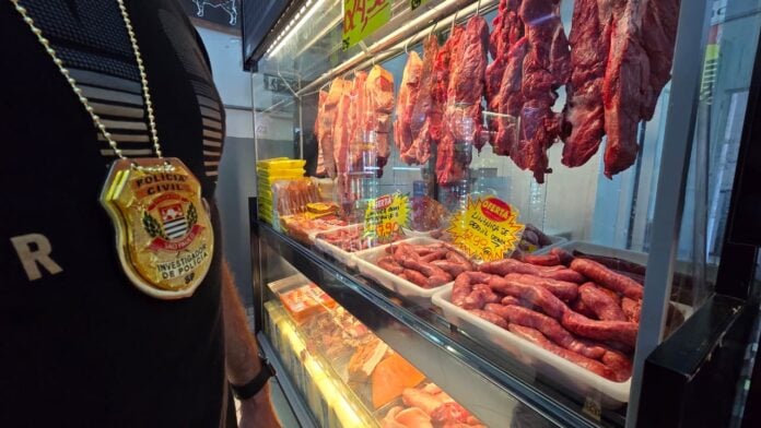 Mercado em Americana é interditado com 300 kg de carnes e alimentos vencidos Mercado em Americana é interditado com 300 kg de carnes e alimentos vencidos