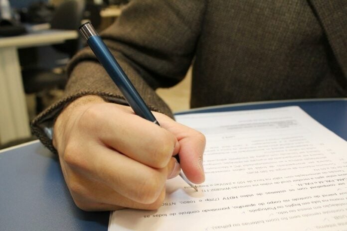 O certame oferece 56 vagas para níveis fundamental, médio e superior, com salários entre R$ 1.518,00 e R$ 12 mil