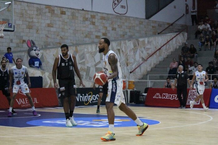 São José vence o Botafogo e volta a triunfar no NBB após troca de técnico São José vence o Botafogo e volta a triunfar no NBB após troca de técnico