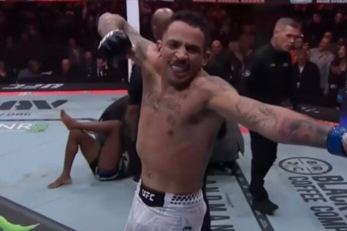 Carlos Prates nocauteia Leon Edwards no UFC 322 e se aproxima de disputa pelo cinturão Carlos Prates nocauteia Leon Edwards no UFC 322 e se aproxima de disputa pelo cinturão