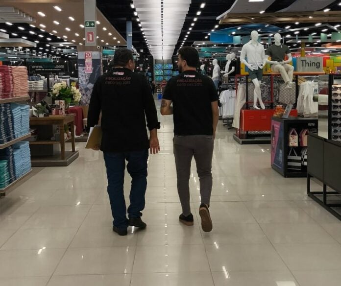 Na semana da Black Friday, 17 lojas de João Pessoa foram autuadas por irregularidades nas práticas de consumo