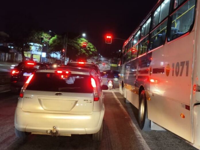 Taubaté implanta sistema de 'amarelo intermitente” em semáforos do bairro Independência