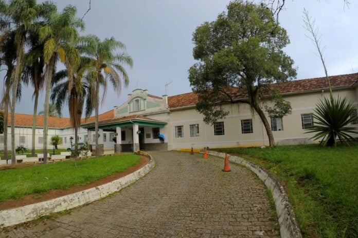 Servidores da Fusam de Caçapava entram em greve contra corte de refeições e descumprimento de acordo Servidores da Fusam de Caçapava entram em greve contra corte de refeições e descumprimento de acordo