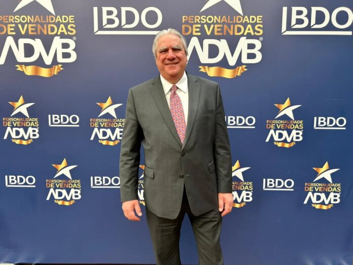 Raul Corrêa da Silva recebe o prêmio Personalidade de Vendas ADVB 2025
