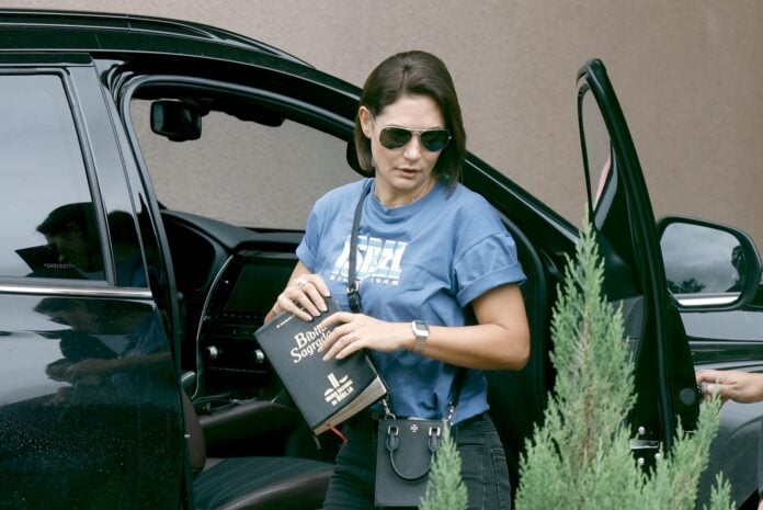 Michelle visita Bolsonaro na Superintendência da PF A ex-primeira-dama Michelle Bolsonaro chega à Superintendência da Polícia Federal para visitar o marido, Jair Messias Bolsonaro, que está preso no local, na manhã desta quinta-feira (4)'| Foto: Pedro Ladeira/Folhapress