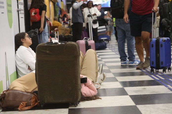 Cancelamento de voos causam transtornos em Congonhas - SP Os fortes ventos que atingiram a capital paulista, na quarta (10), causaram grande transtorno no aeroporto de Congonhas, zona sul de São Paulo | Foto: Renato S. Cerqueira/Ato Press/Folhapress