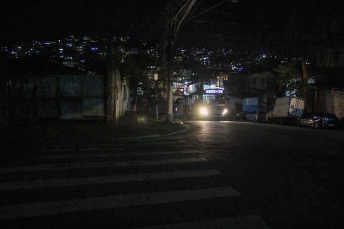 Justiça impõe prazo de 12 horas para Enel restabelecer energia e determina multa de R$ 200 mil por hora em caso de descumprimento