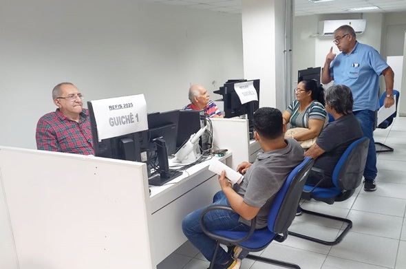 ATENDIMENTO_REFIS_2025 Parcelamentos têm reduções entre 30% e 50%. As quitações podem ser feitas via Pix ou, em espécie, somente no Banco do Brasil