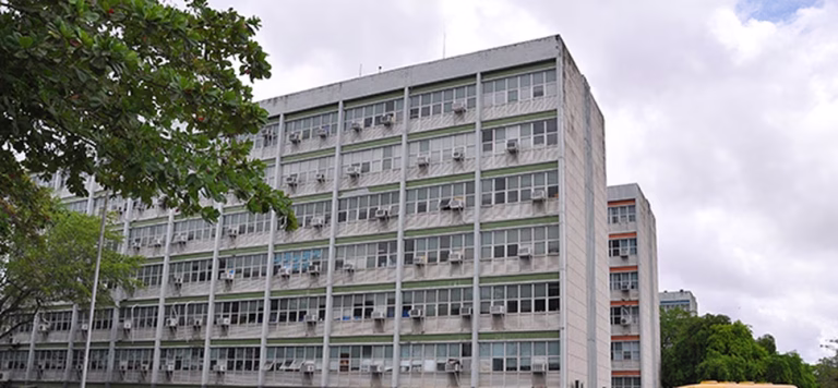 O ponto facultativo não vale para os serviços essenciais, que seguem funcionando normalmente nestes dias de fim de ano