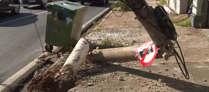 Acidente com ônibus derruba fiação e causa transtornos na Avenida Abolição em Campinas Acidente com ônibus derruba fiação e causa transtornos na Avenida Abolição em Campinas