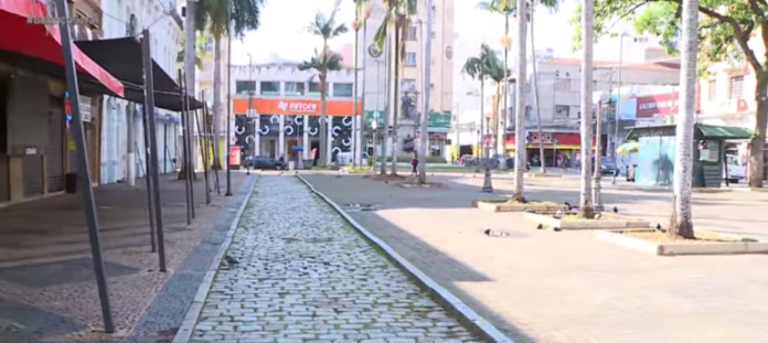 Mulher de 26 anos é esfaqueada na Praça Bento Quirino, no centro de Campinas Mulher de 26 anos é esfaqueada na Praça Bento Quirino, no centro de Campinas