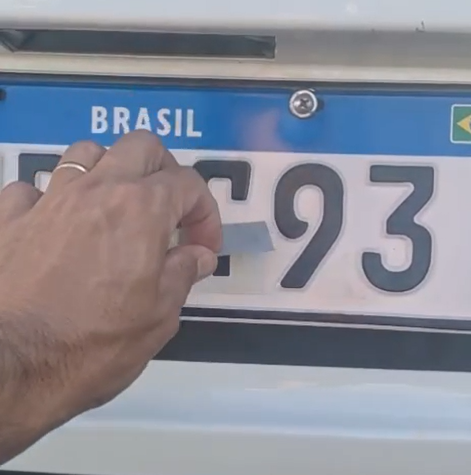 Guarda Municipal apreende carro com placa falsa durante patrulhamento Guarda Municipal apreende carro com placa falsa durante patrulhamento