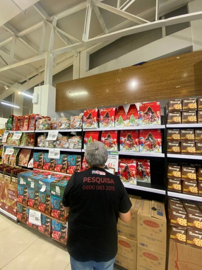 FOTOCESTANATALINA-1-768x1024 O menor preço identificado foi de R$ 59,90 em uma cesta com itens básicos, como panettone, arroz, açúcar, massas e biscoitos