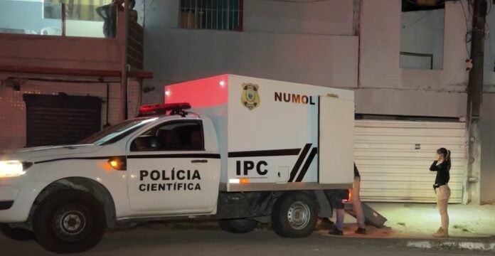 Homicídio Róger Vítima havia acabado de descer de uma corrida de moto por aplicativo; outra pessoa foi atingida por um tiro de raspão