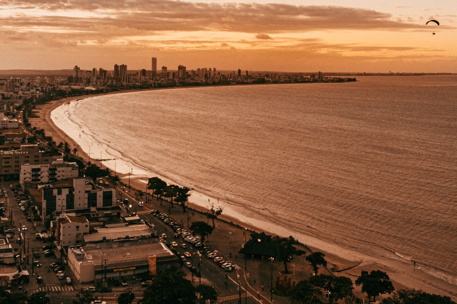 O mar vai “sumir”? Entenda a sequência de marés muito baixas em João Pessoa