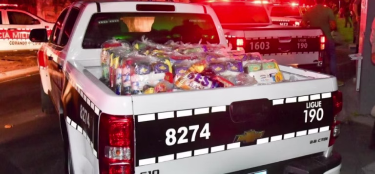 Qualquer pessoa pode doar alimentos, roupas ou brinquedos nos quartéis da Polícia Militar para a campanha de Natal