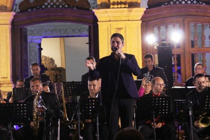 Túlio Melo cantor ‘Viva o Centro com Música’ faz especial de Natal nesta quinta (18)