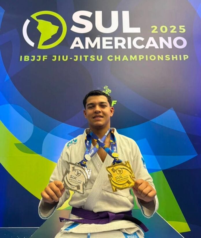 Paraibano Jiu-jitsu Ele venceu na categoria faixa roxa e também garantiu a medalha de prata no absoluto, divisão sem limite de peso