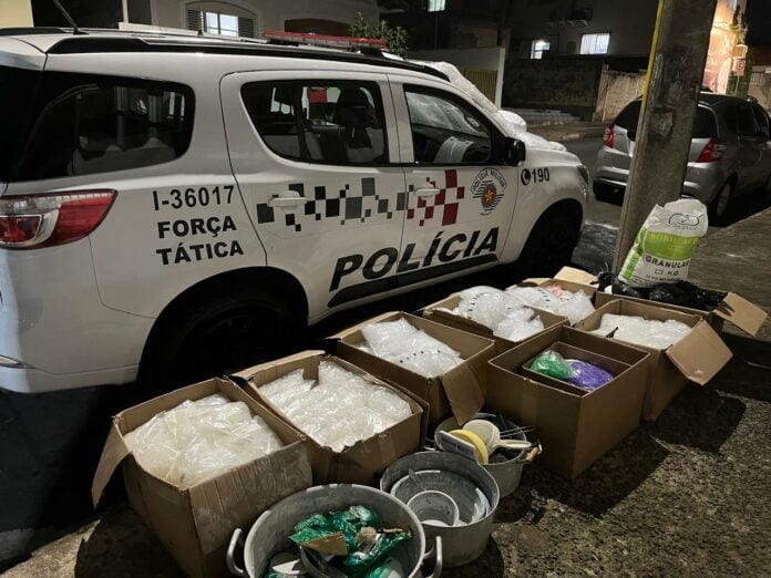 Polícia apreende mais de 38 kg de cocaína e revólver em operação contra tráfico em LimeiraPolícia apreende mais de 38 kg de cocaína e revólver em operação contra tráfico em Limeira Polícia apreende mais de 38 kg de cocaína e revólver em operação contra tráfico em Limeira