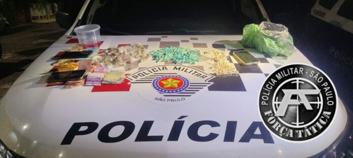 Casal é preso com mais de 200 porções de drogas em Piquete