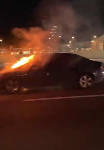 VÍDEO: Carro pega fogo em São José