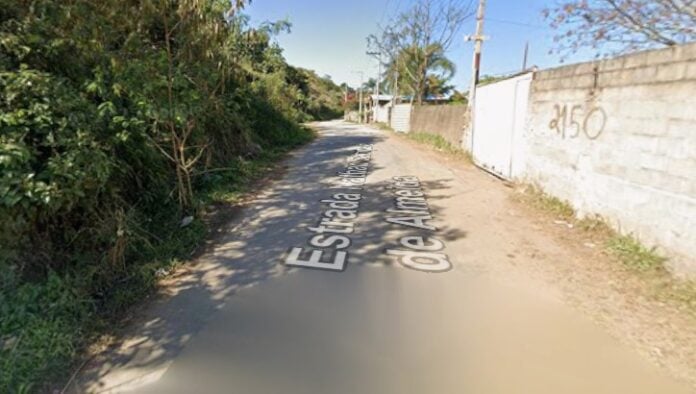Carro cai de ponte e deixa um morto e cinco feridos em São José Carro cai de ponte e deixa um morto e cinco feridos em São José
