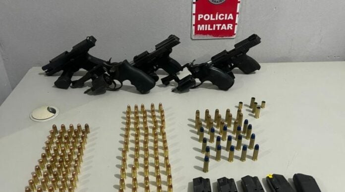 arsenal PM O material foi localizado durante patrulhamento tático realizado por equipes da Força Tática e do Coordenador de Policiamento do 7º Batalhão