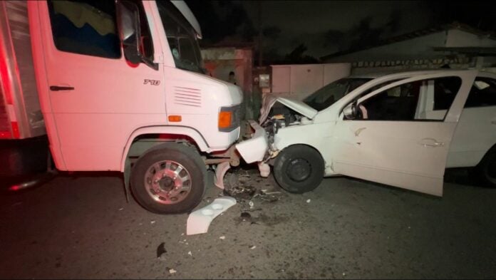 acidente cristo Ele dirigia um carro modelo Gol, de cor branca, quando bateu em um caminhão-baú que estava parado na via, após o encerramento de uma festa