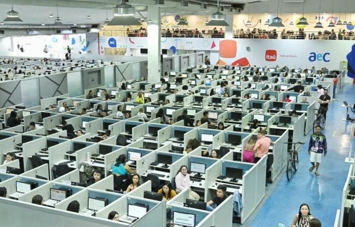 ae156eebfe-e9de-453e-a77d-00f1c8d208b0 Empresa de contact center anuncia abertura de 1.300 vagas de emprego na Paraíba