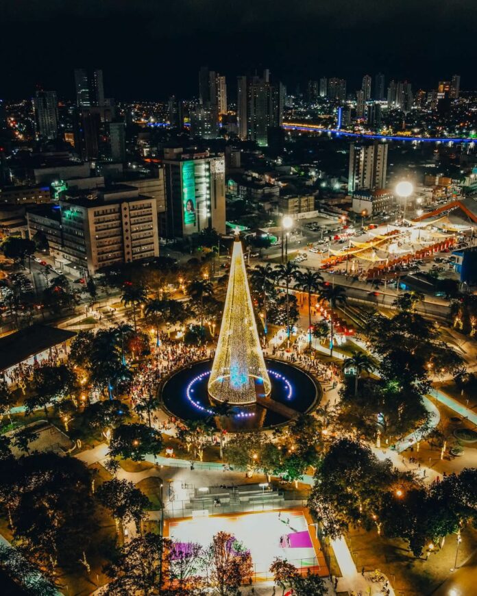 natal iluminado campina grande Com mais de 180 artistas envolvidos, a programação inclui shows, apresentações de dança e teatro, prometendo dias de magia para o público