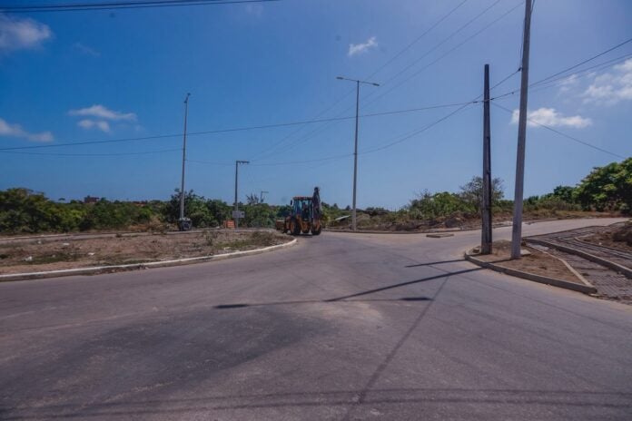 obras-orlasul-joaopessoa A Orla Sul tem 7 km de extensão, saindo da PB-008 e seguindo por vias duplicadas, duas rotatórias e uma malha viária que conecta as praias
