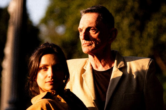 Paulo Miklos e Papisa lançam single duplo