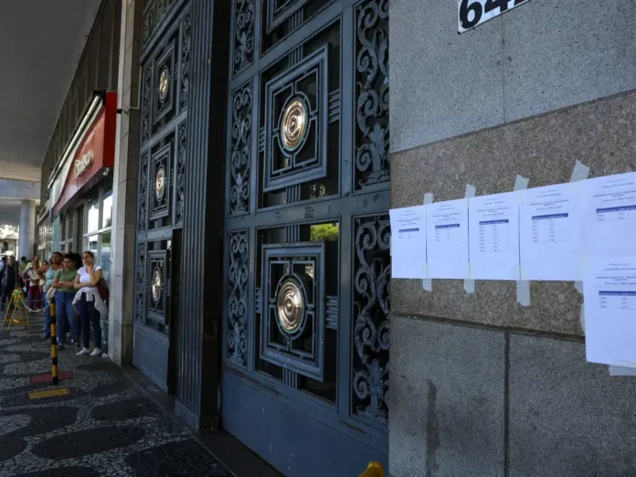 CNU Candidatos chegam ao local de prova do Concurso Nacional Unificado (CNU), no centro do Rio de Janeiro. Foto: Tomaz Silva/Agência Brasil